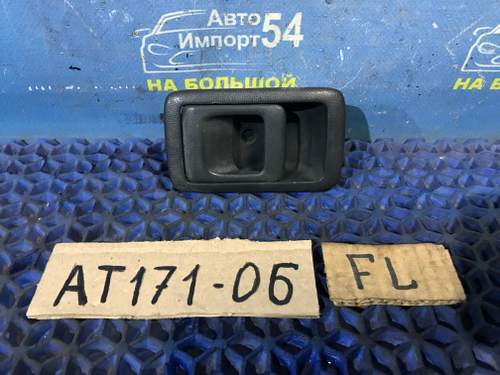 Ручка двери передней левой салонная TOYOTA CARINA 1990