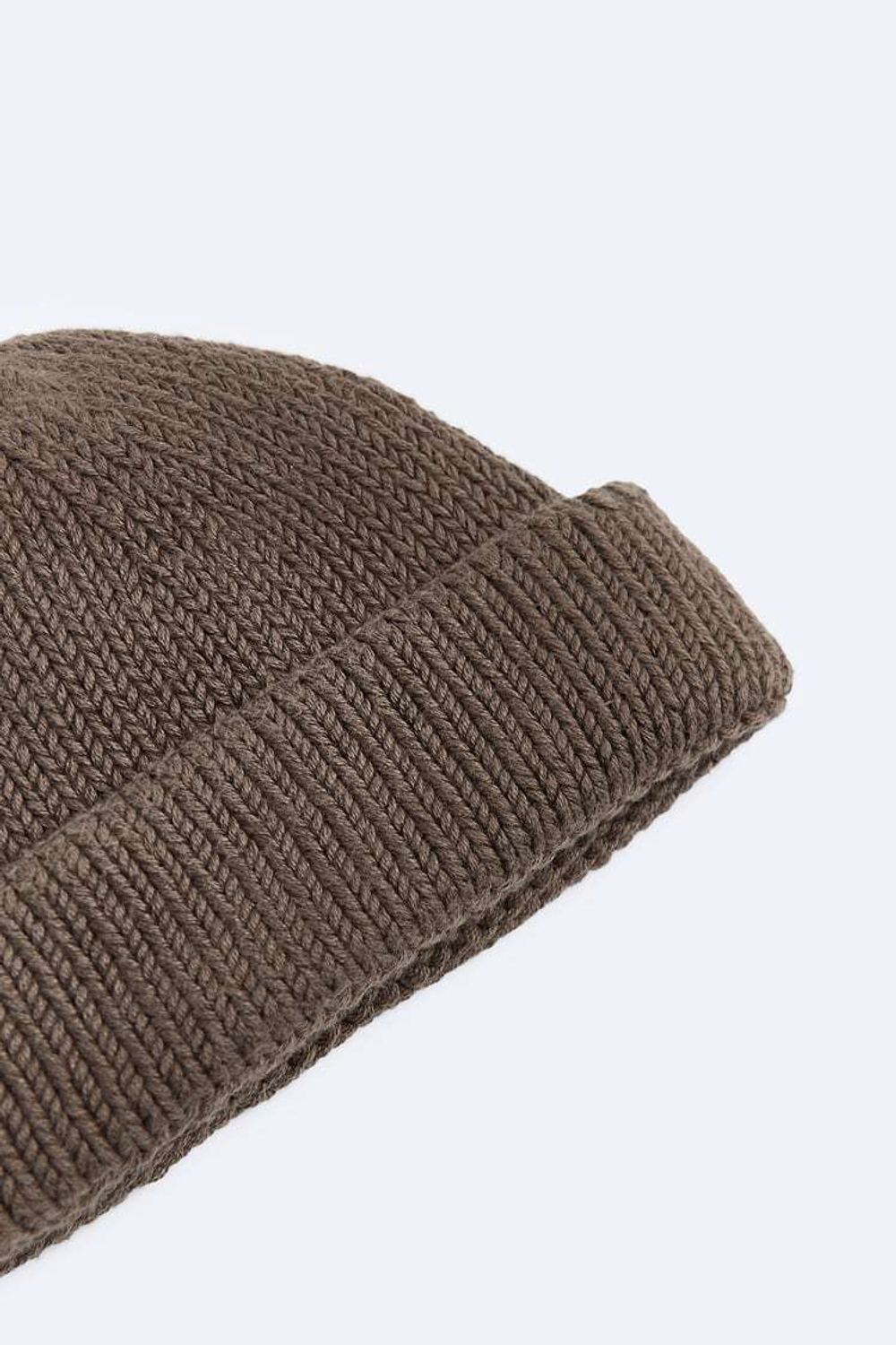 ZARA КОРОТКАЯ ШАПКА БИНИ, КОРИЧНЕВЫЙ