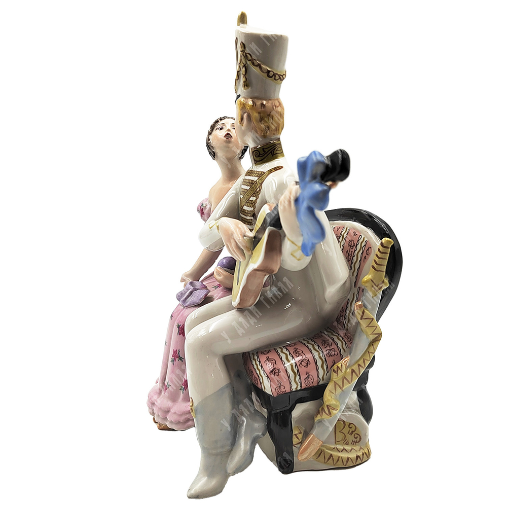 Старинный романс. Фарфоровая статуэтка. СССР. Киевский завод. Киевский ЭКХЗ. 1988 г. Высота 26,5 см.