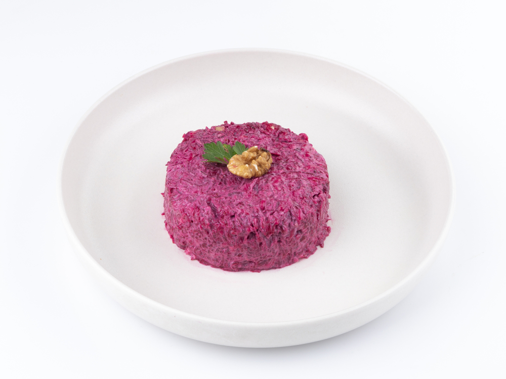 Свекла с чесноком и грецким орехом