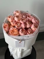 Букет из кустовых пионовидных роз