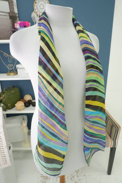 Шарф в разноцветную полоску