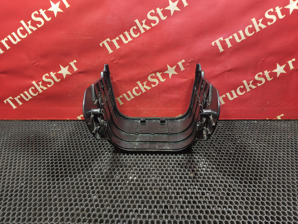 Кожух рулевой колонки 2024г.