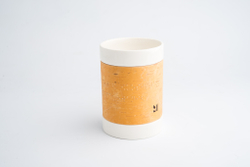 Кружка большая фарфоровая с берестой без ручки, со слоганом и надписью шрифтом Брайля. Коллекция Braille (Брайль)