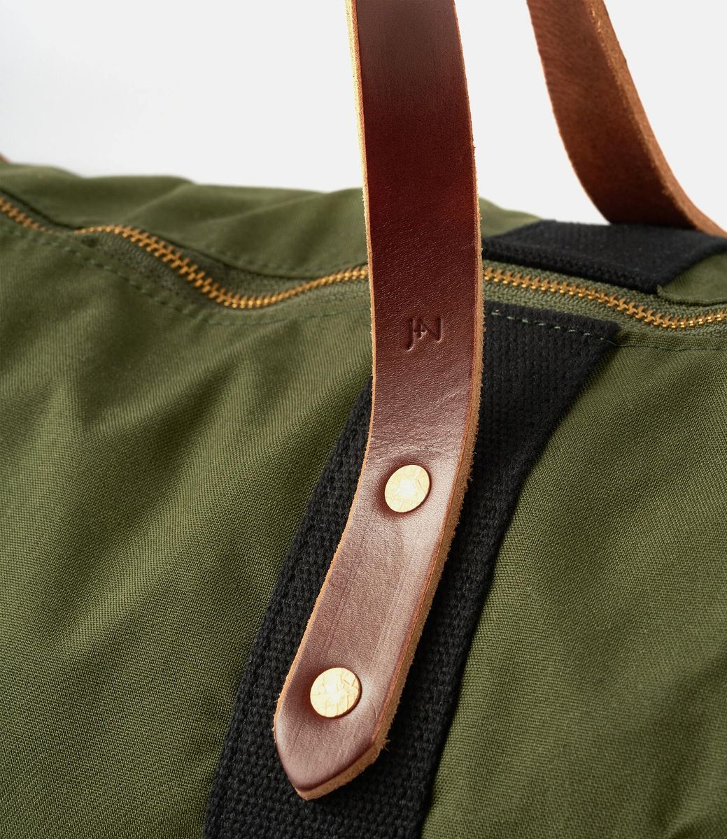 Joshu+Vela Duffle in Nylon Large Olive — сумка из нейлона