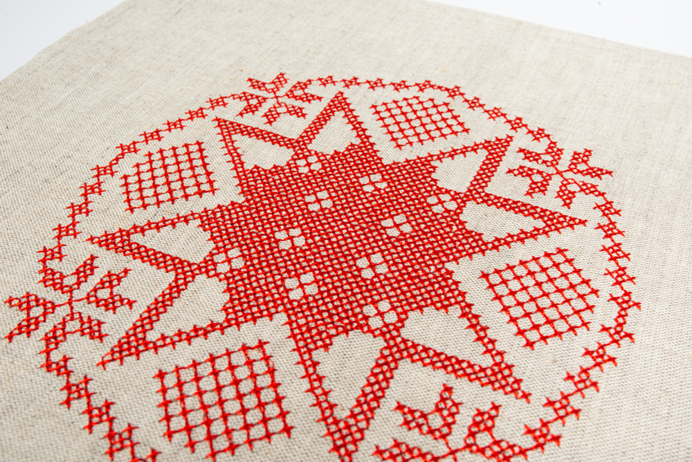 Салфетка с вышивкой