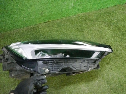 Фара правая Volvo XC60 2 (2017-2021) LED