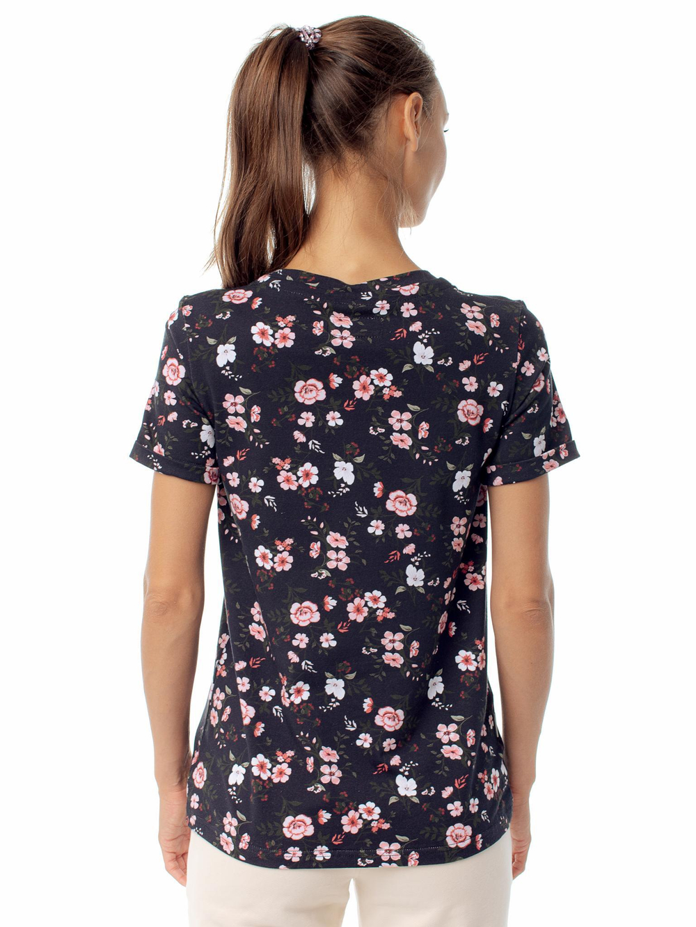 Базовая черная женская футболка с цветочным принтом