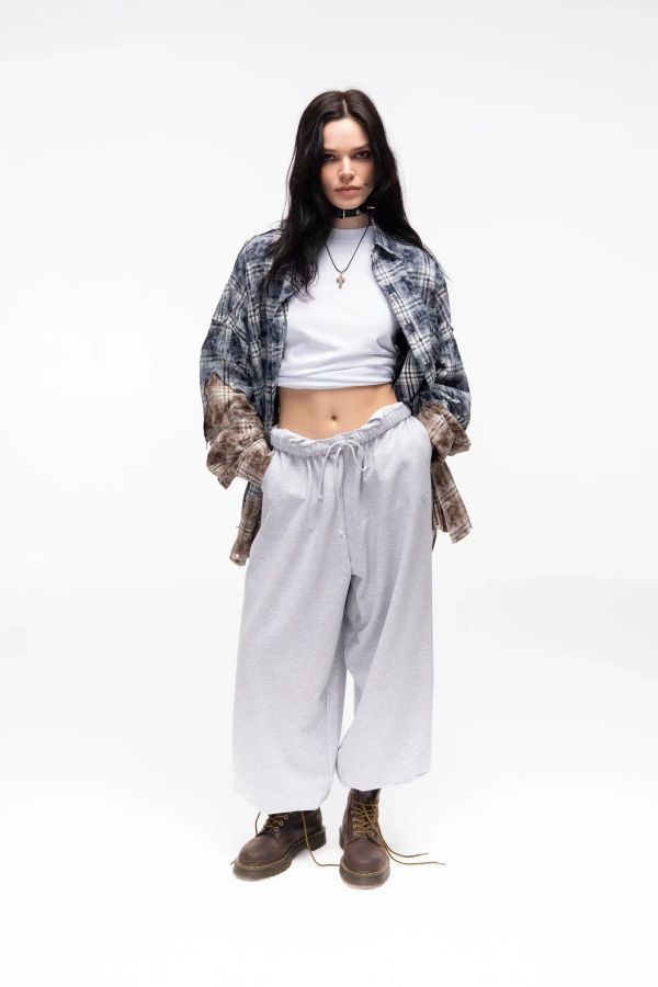 Спортивные штаны Kraizy Stripes Logo Heart серые - фото 4