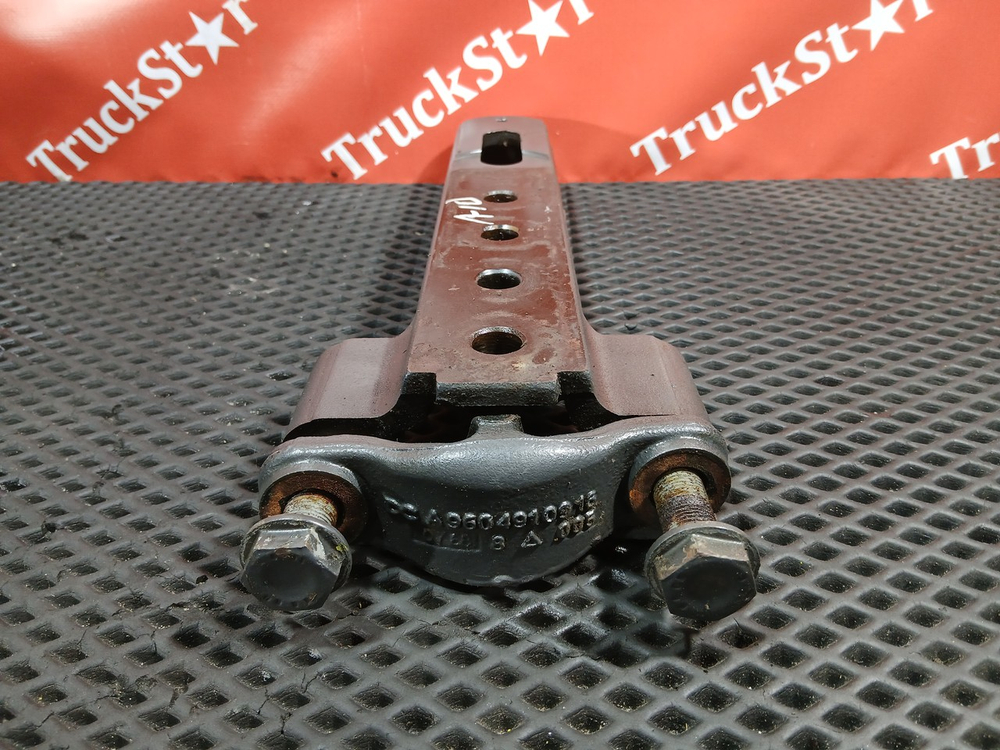 Кронштейн глушителя передний