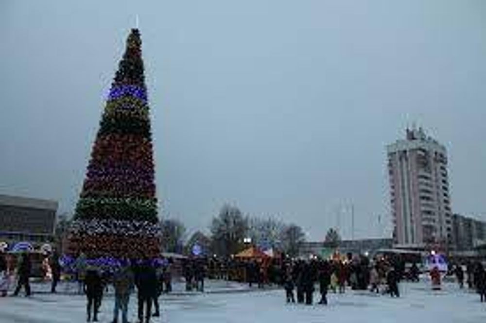 Светодинамическая елка каркасная-узкая с встроенной гирляндой "Евро-2" 14 м