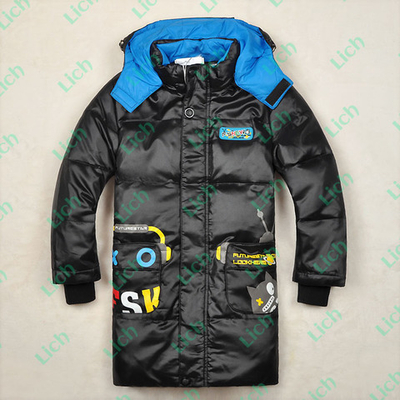 Пуховик детский с капюшоном и яркими принтами