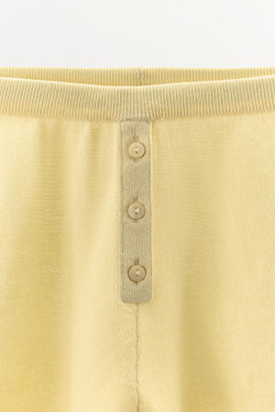 ZARA ШОРТЫ ИЗ ХЛОПКОВОЙ СМЕСИ С ПУГОВИЦАМИ, ЖЕЛТЫЙ
