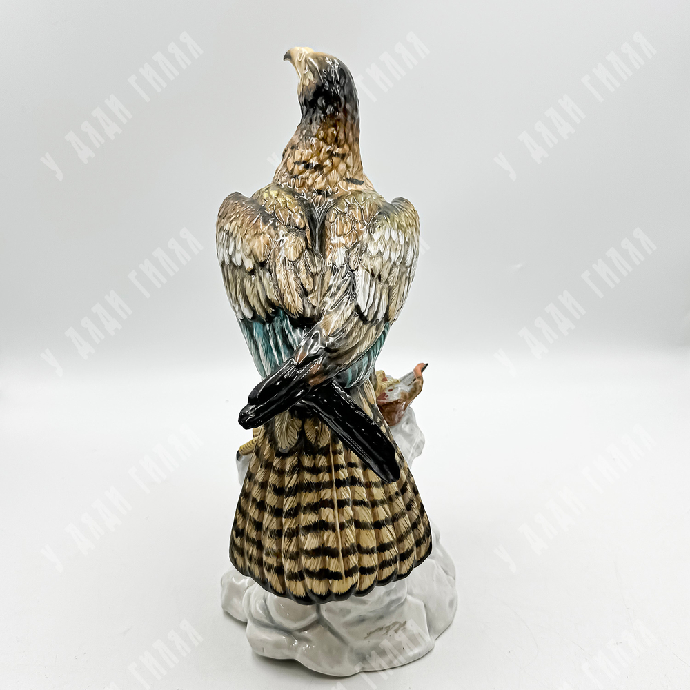 Фарфоровая скульптура "Орёл с добычей". Фарфор, глазурь, ручная роспись. Германия, XX век.