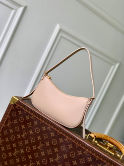 Louis Vuitton Pochette LV Bloom