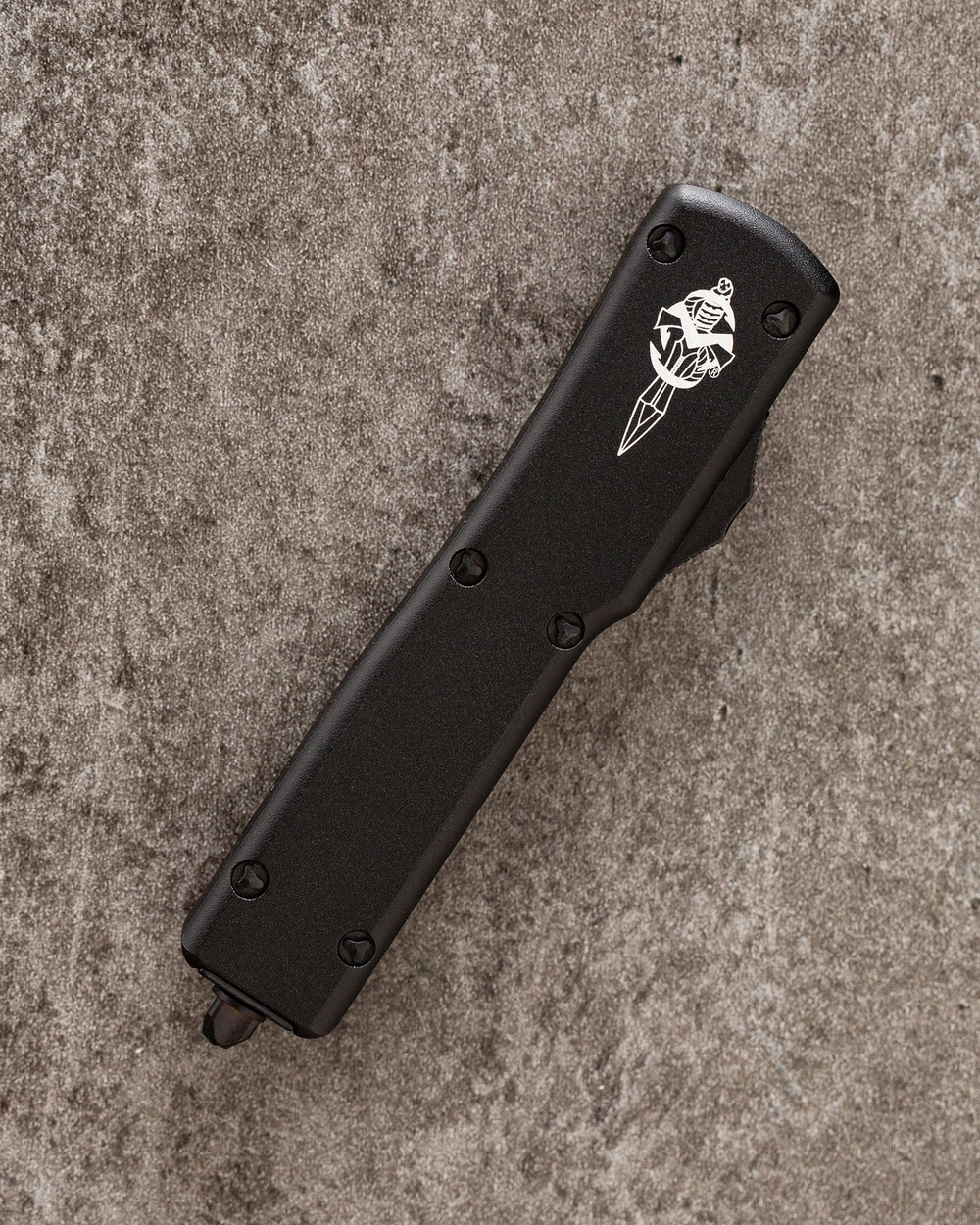 Автоматический складной нож Microtech UTX-70 Hellhound DLC Blade Signature Series 419-1DLCTS (черный-черный) фронталка/выкидуха