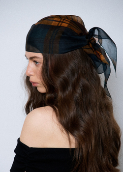 Косынка из шелка в клетку