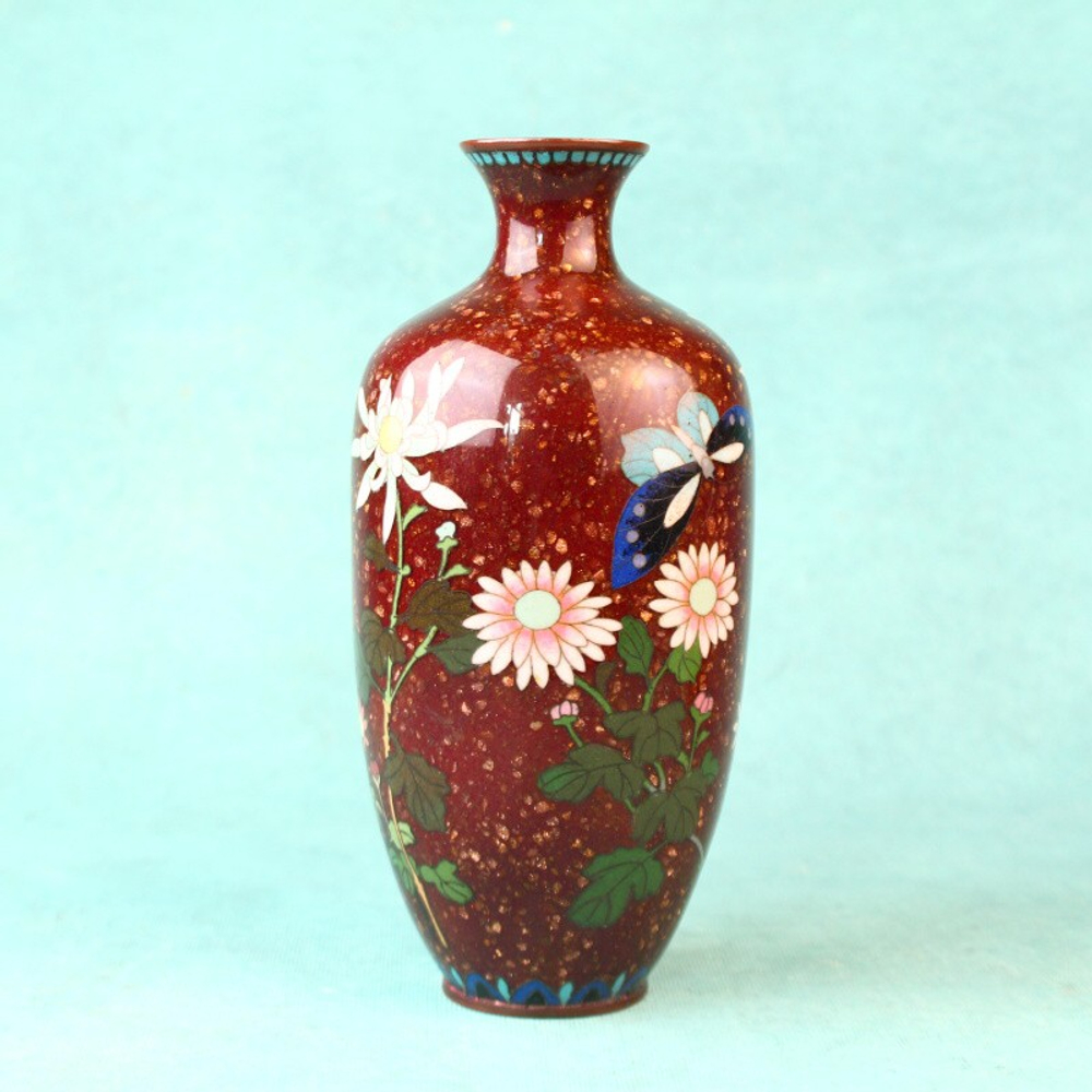 Парные вазы с хризантемами