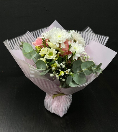 Букет - Комплимент в упаковке с водой не требует