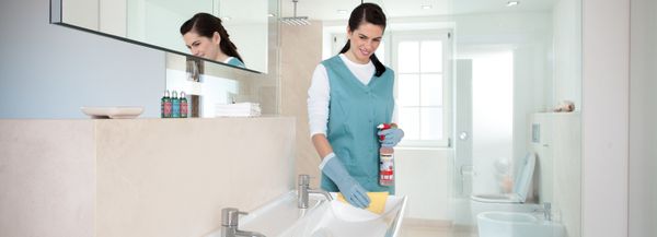 Уборка в санитарных помещениях и раздевалках Уборка в санитарных помещениях и раздевалках