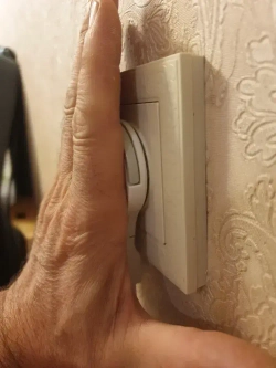 Удлинитель электрический 2 розетки 1.5 Метра с плоской потайной вилкой невидимкой С кольцом (за шкаф)