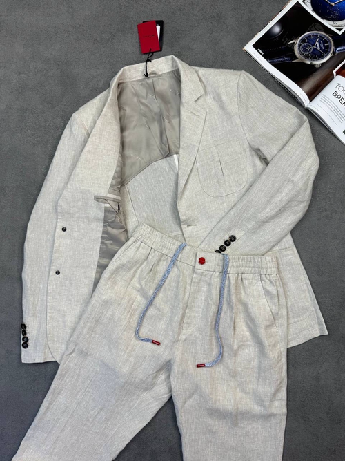 Льняной костюм Kiton
