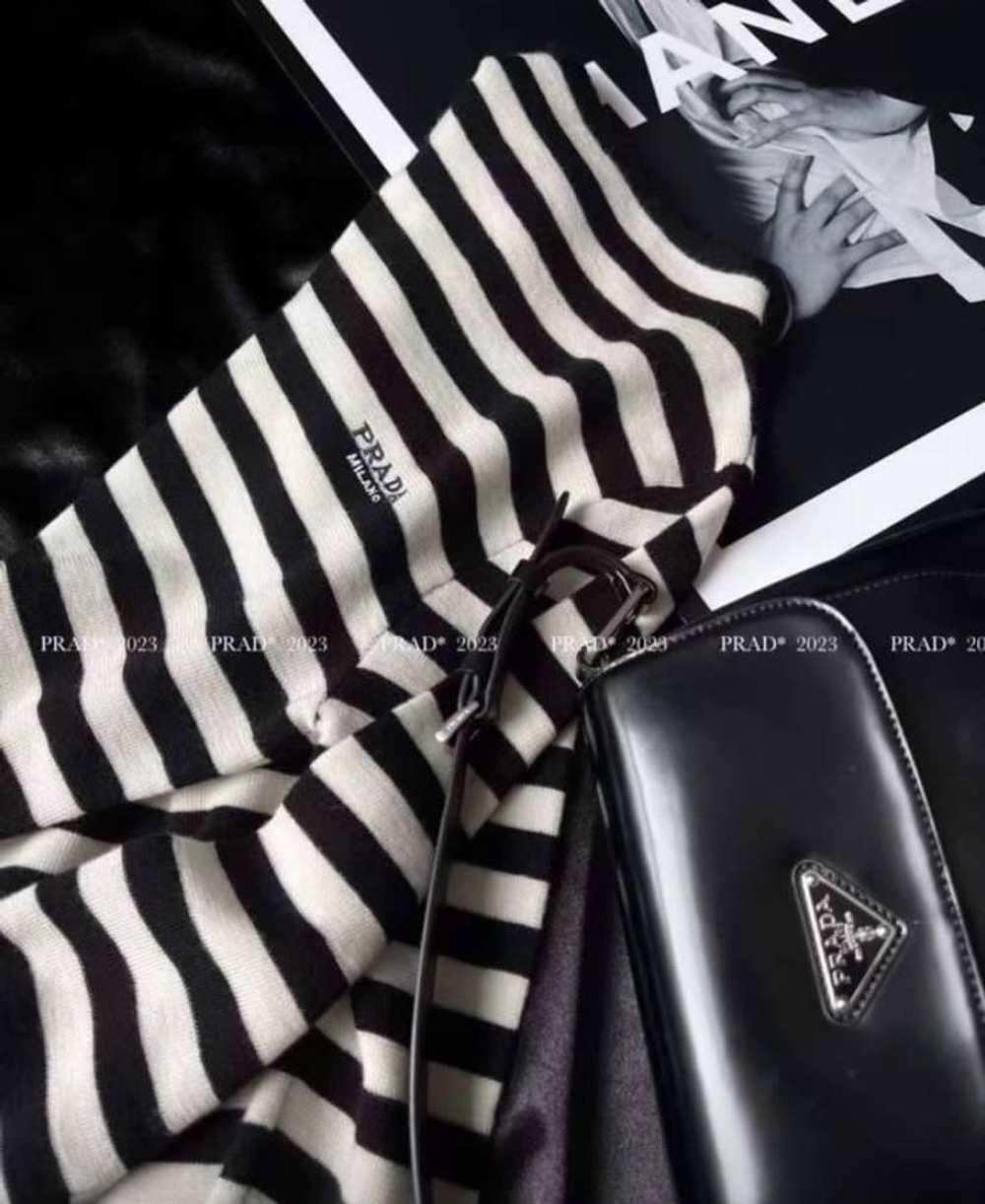 Кофта Prada