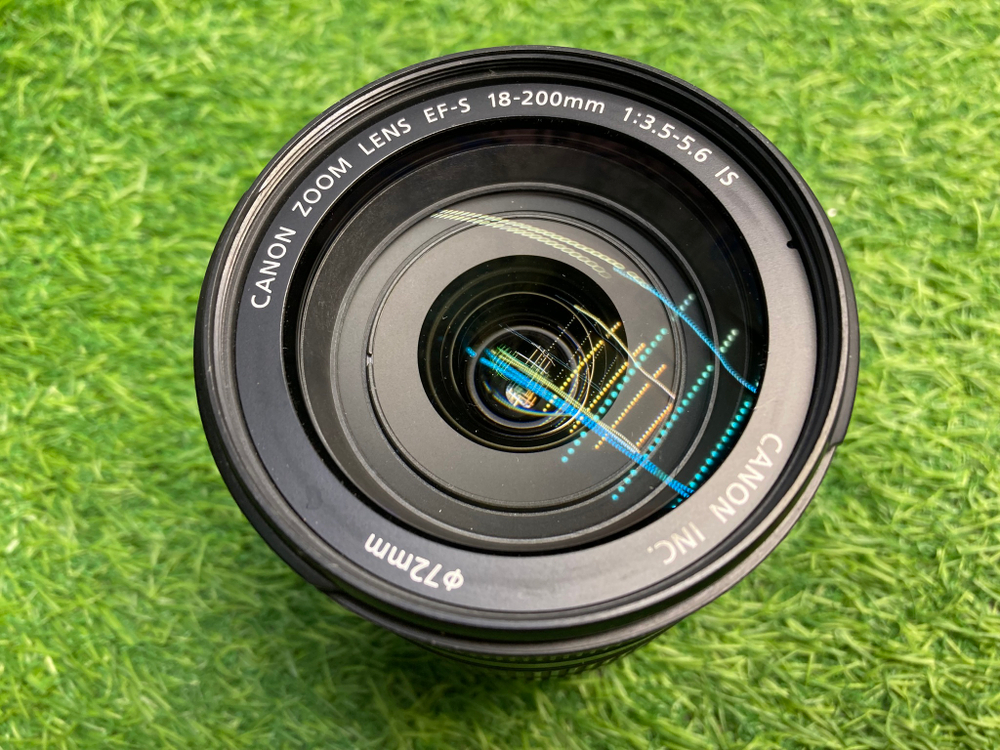Canon EF-S 18-200mm 3.5-5.6 IS
