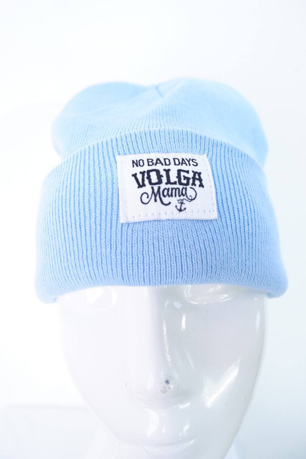 Шапка красивого оттенка