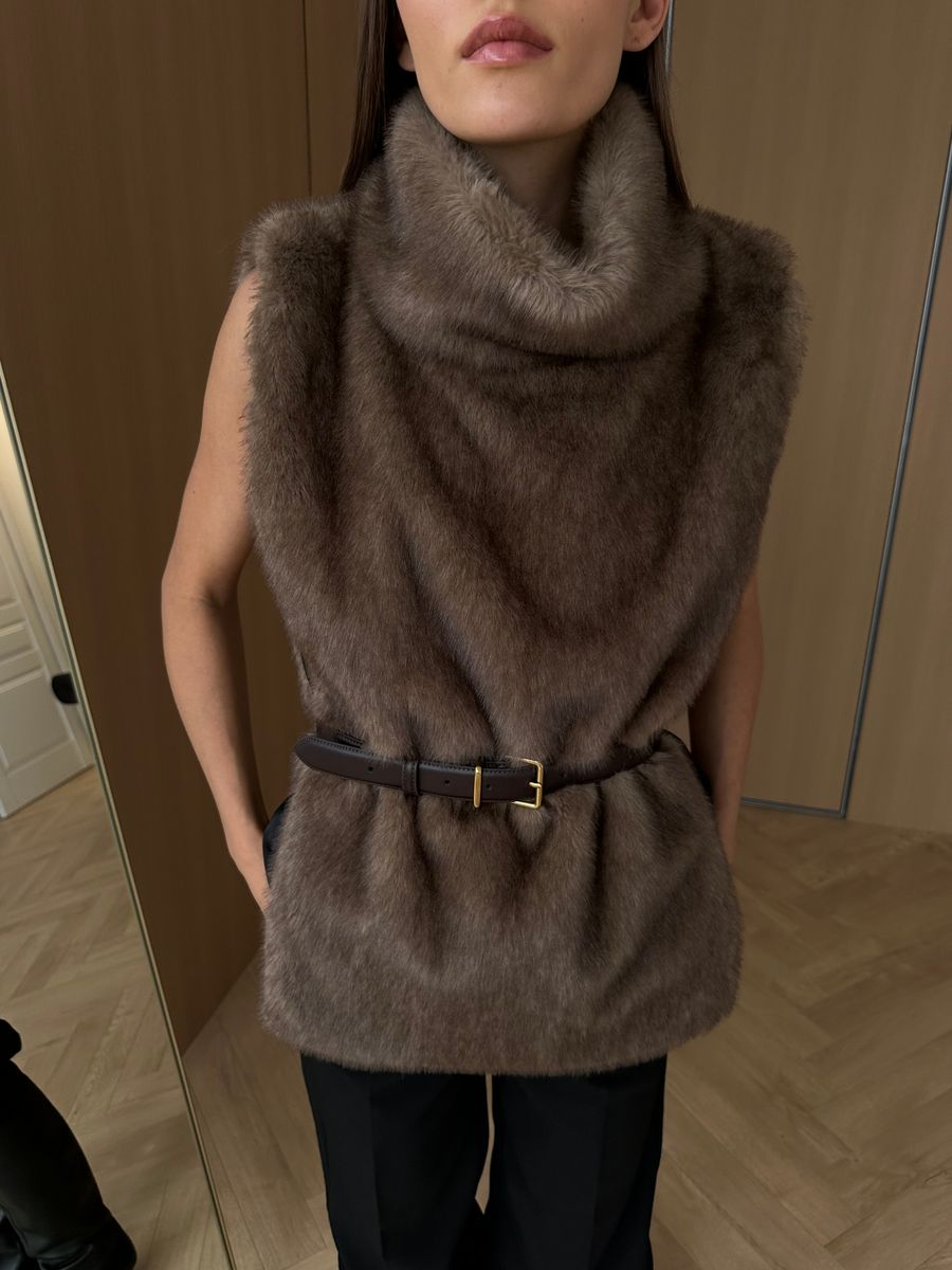 Манишка из эко-меха удлиненная светло-коричневая