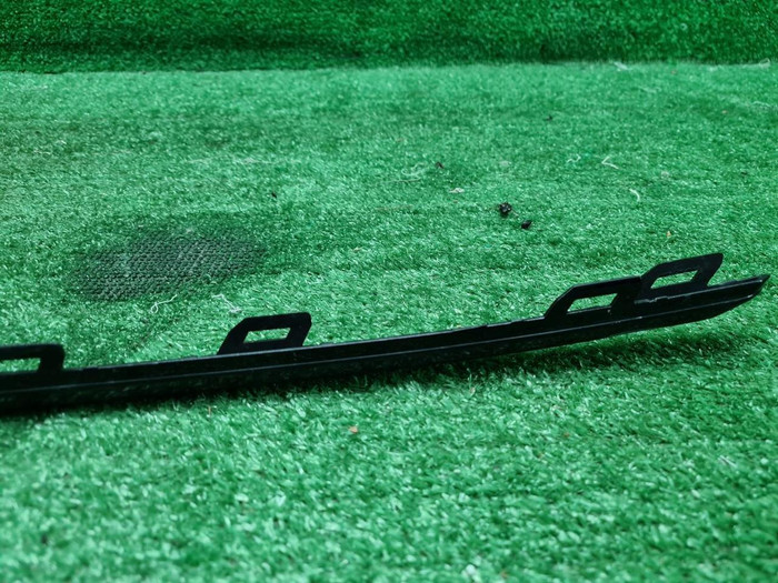 Накладка переднего бампера правая Zeekr 001 21-нв