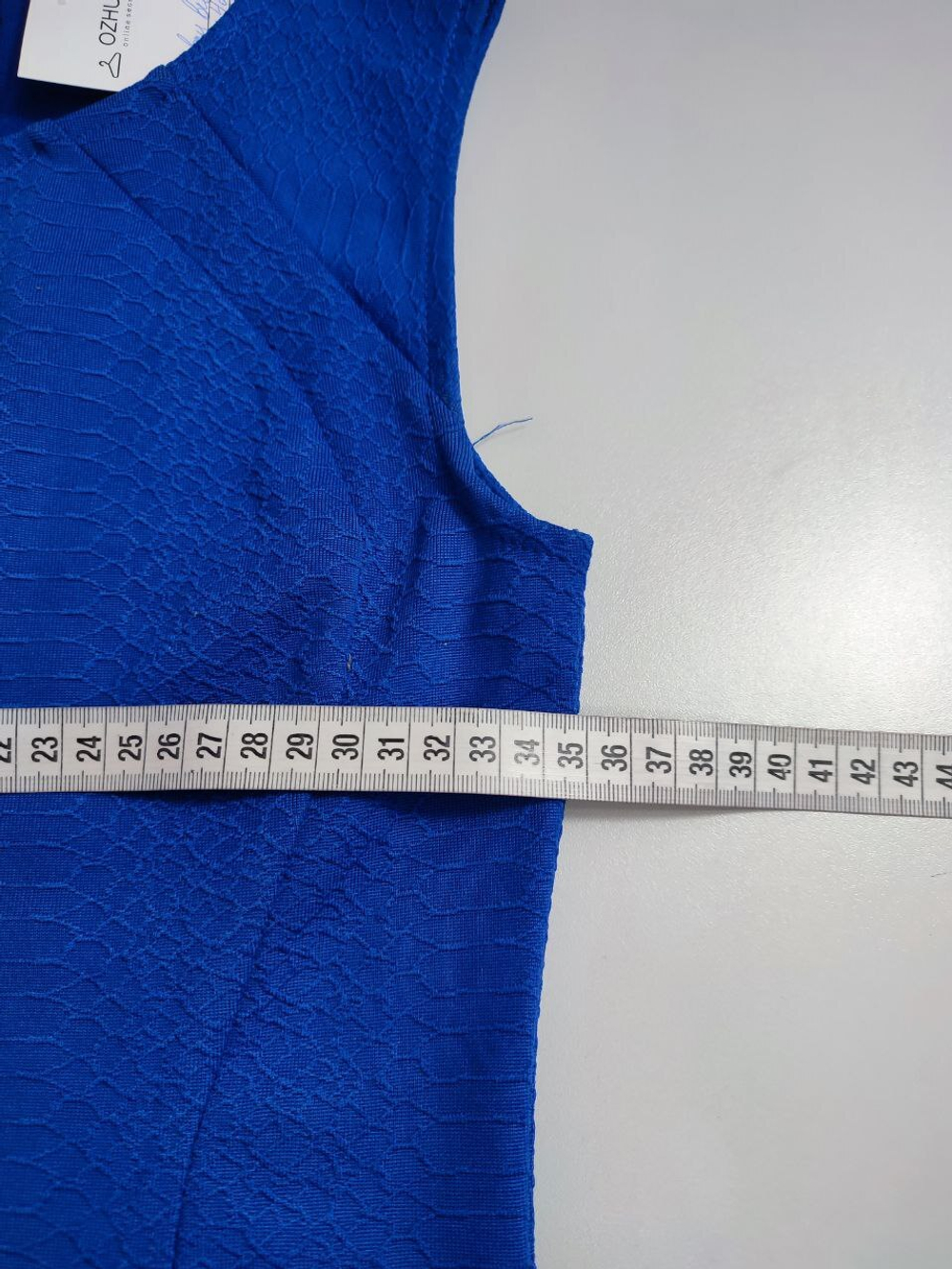 Платье лаконичное с тиснением 42 размер