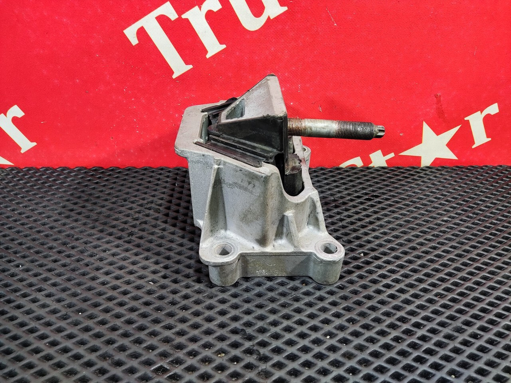 Подушка двигателя задняя