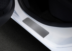 Накладки на пороги Rival для Renault Sandero II 2014-2018 2018-н.в./Sandero Stepway II 2014-2018 2018-н.в., нерж. сталь, с надписью, 4 шт., NP.4702.3