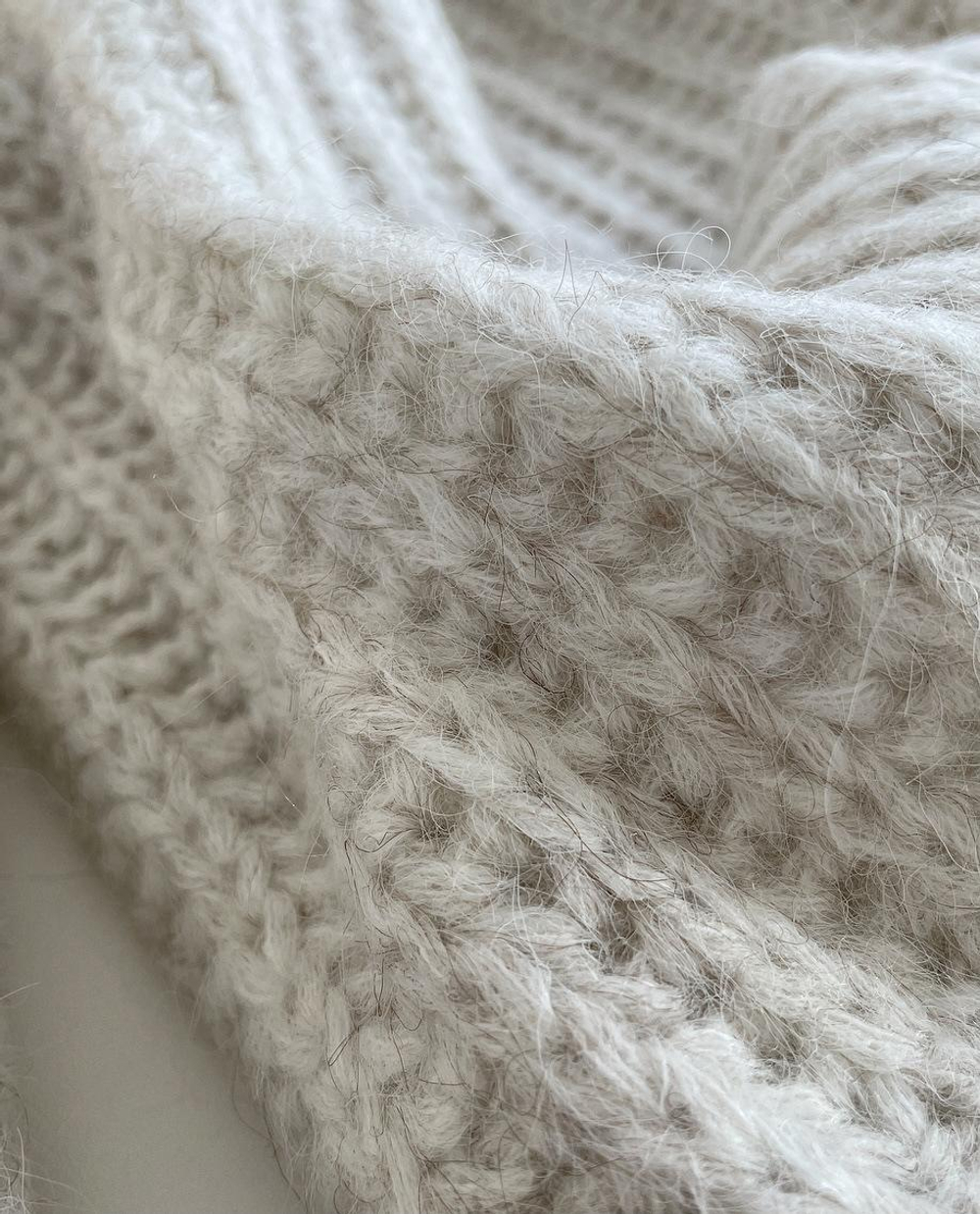 Свитер (кремово-белый)