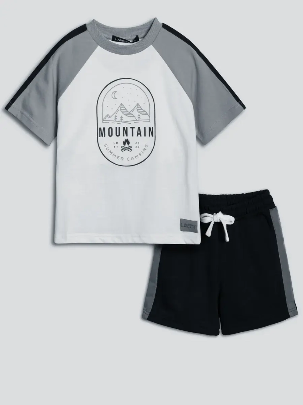 Спортивный костюм для мальчика с шортами в школу