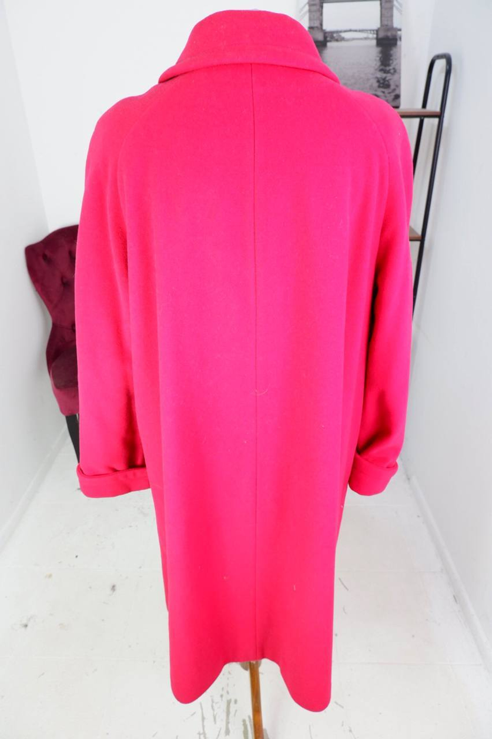 Пальто Элема яркого цвета, маркировка 100, визуально на 50 размер