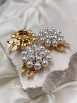 Накладка на пуговицу золотистая с жемчужинами и стразами большая