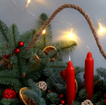 Новогодняя композиция с высокими свечами