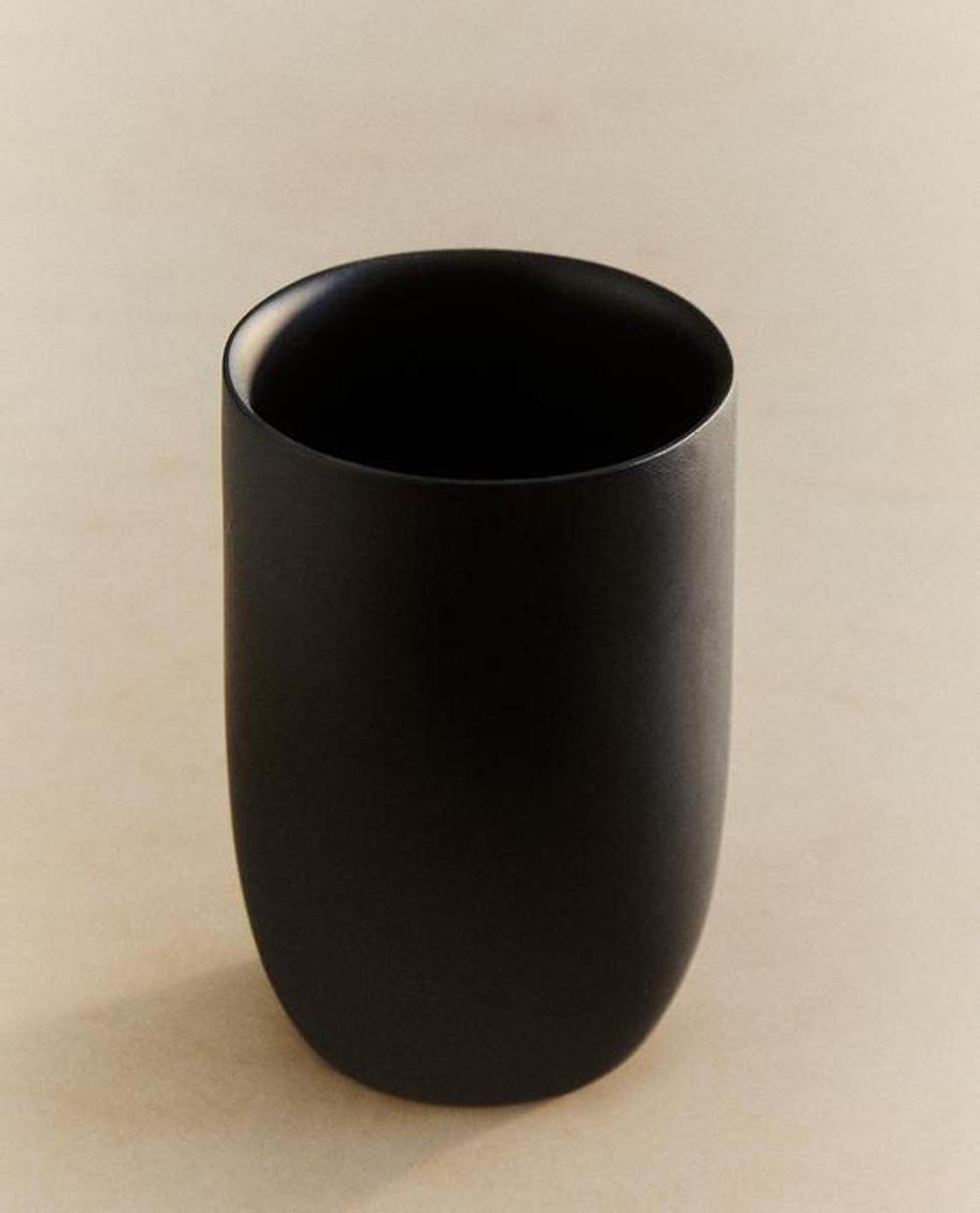 ZARA HOME СТАКАН ДЛЯ ЗУБНЫХ ЩЕТОК ИЗ СМОЛЫ, ЧЕРНЫЙ