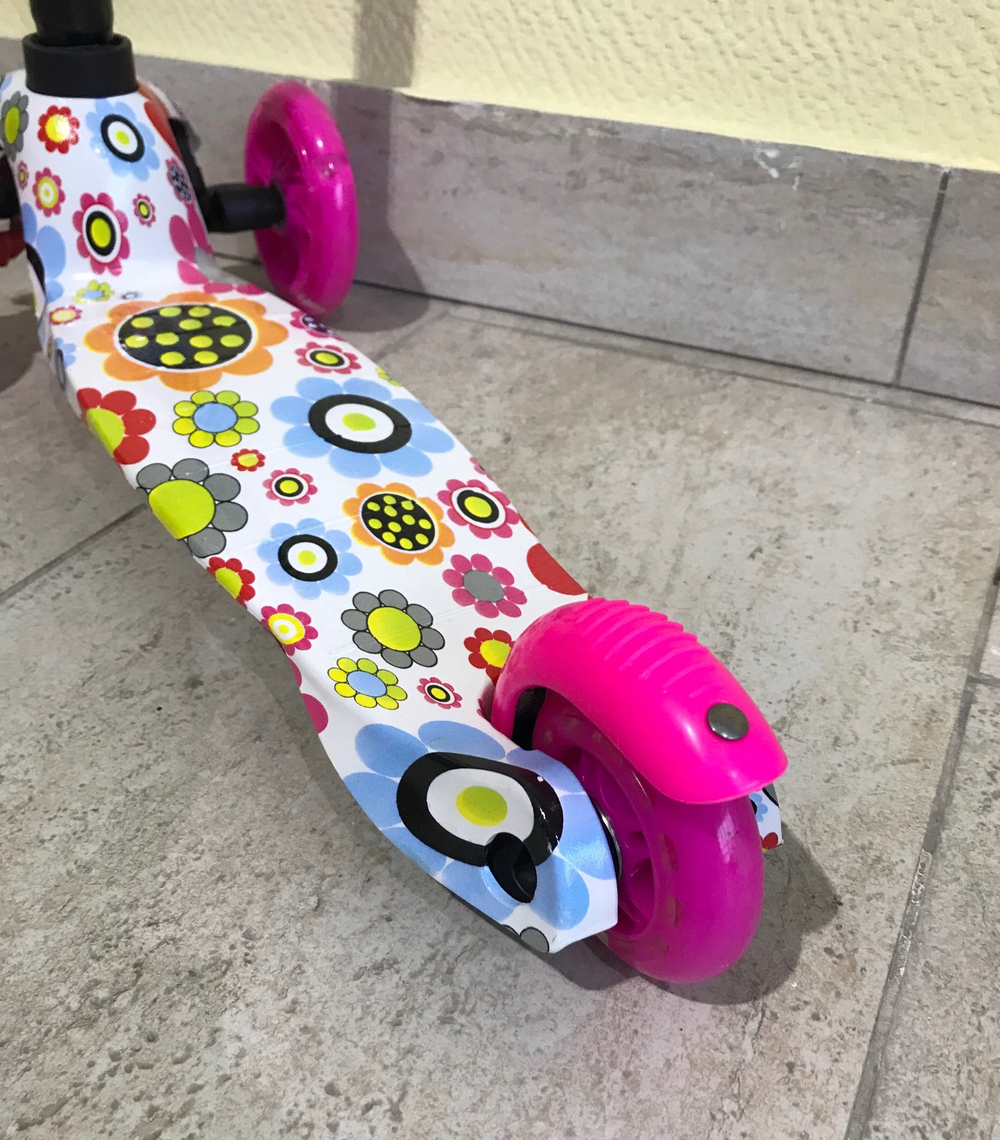 Самокат 3-х колесный розовый с рисунком 141-21-3  колесо 110мм PU, 30кг