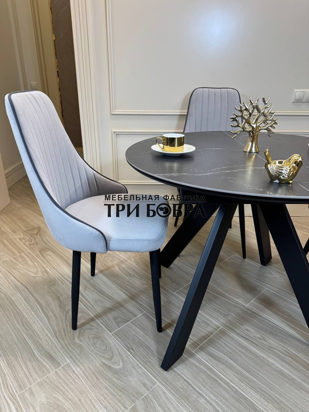Круглый раздвижной стол "Бонжур", керамогранит, черный мрамор и стулья "Сорренто"