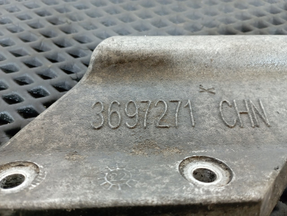 Кронштейн диффузора вентилятора