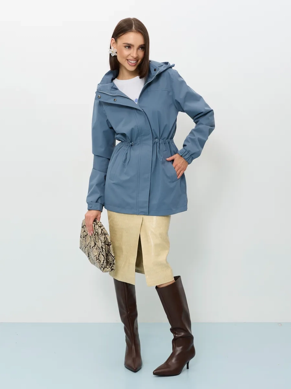 Ветровка с капюшоном удлиненная