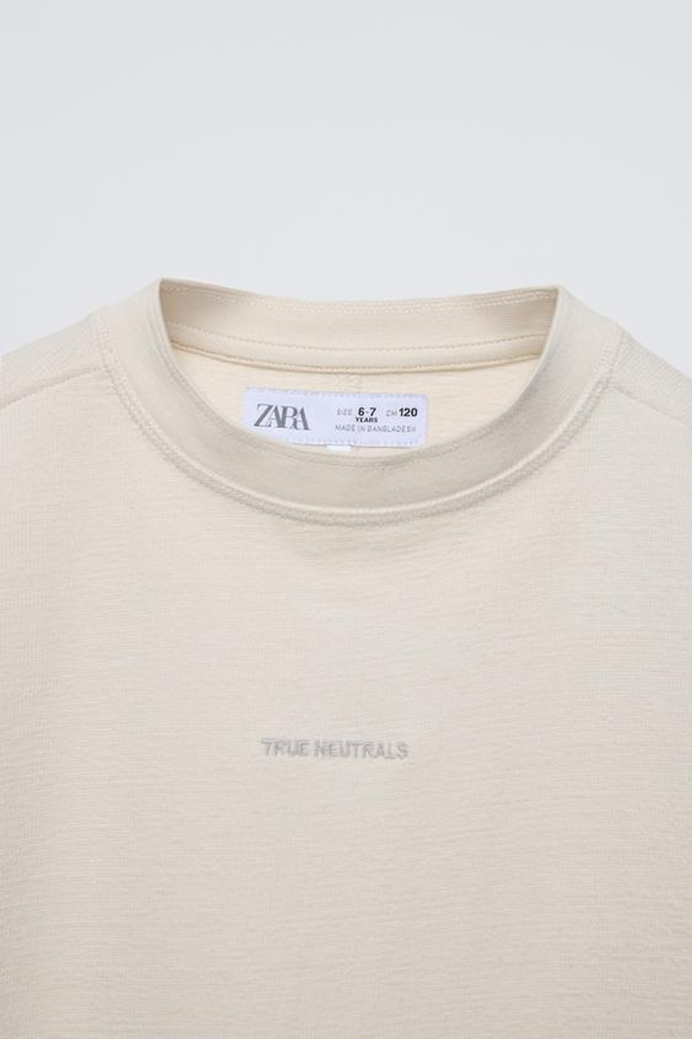 ZARA ЛОНГСЛИВ С ВЫШИТОЙ НАДПИСЬЮ, ЖЕЛТОВАТО-БЕЛЫЙ