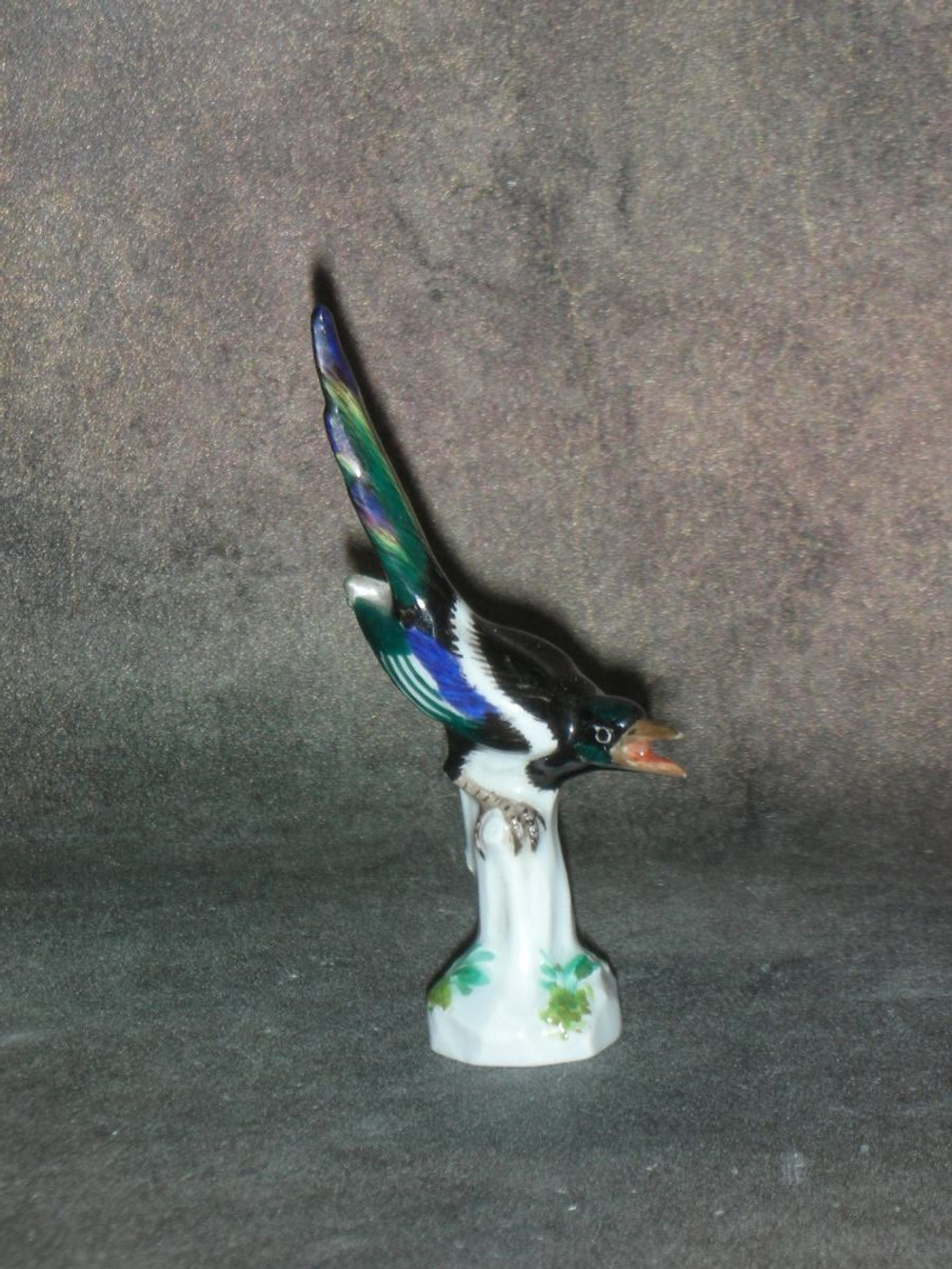 Статуэтка. Фарфор. Птица Сорока. Meissen. Германия