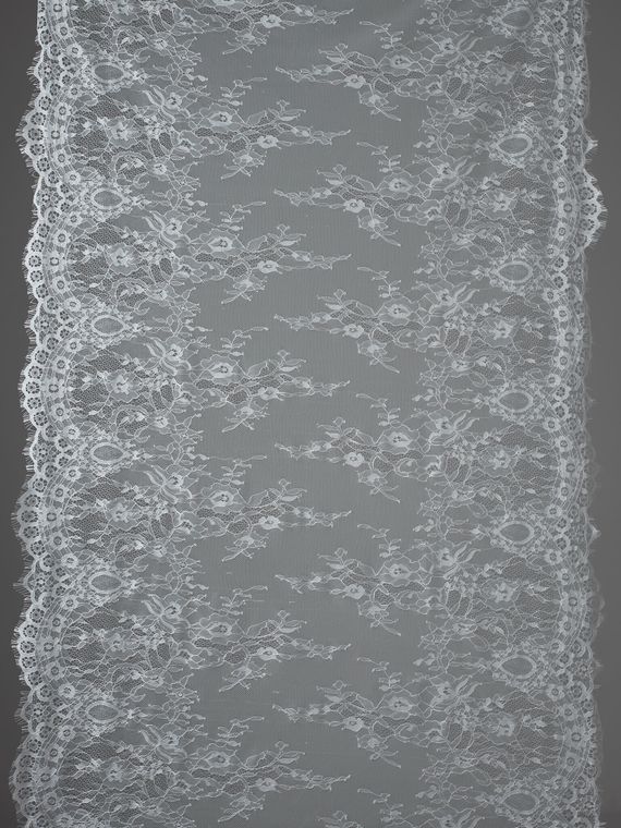 07-02 БРАК Кружево реснички (шантильи) широкое, 75 см, айвори 004