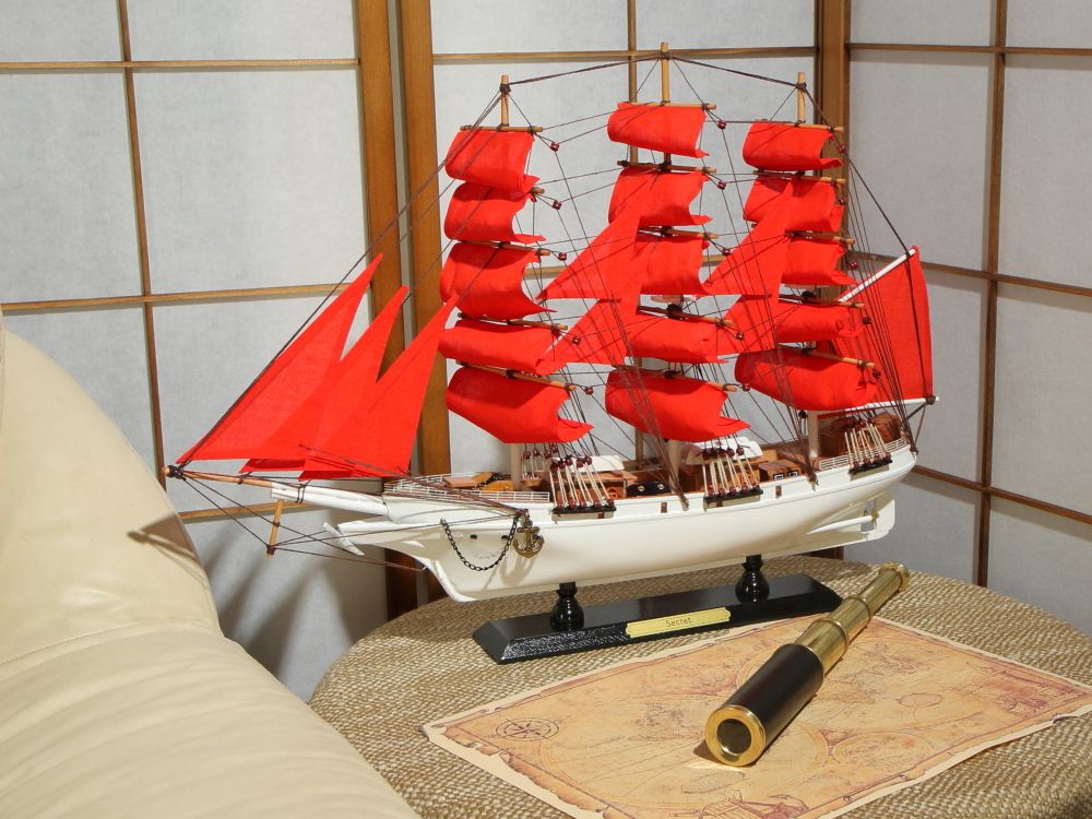 Meteor Lights Модель парусника "Secret" ( "Алые Паруса")