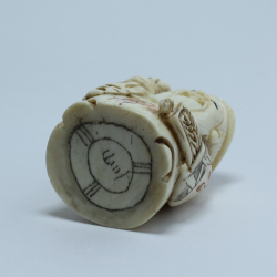 Нэцкэ Дзюродзин с мешком риса и веером