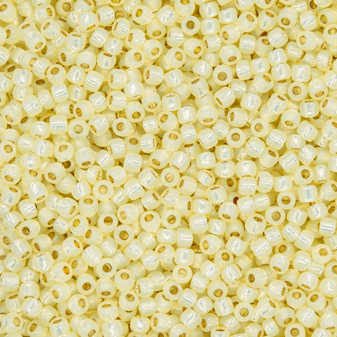 Японский бисер TOHO Round 11/0 (№PF2109), с внутренним серебрением, полупрозрачный глянцевый
